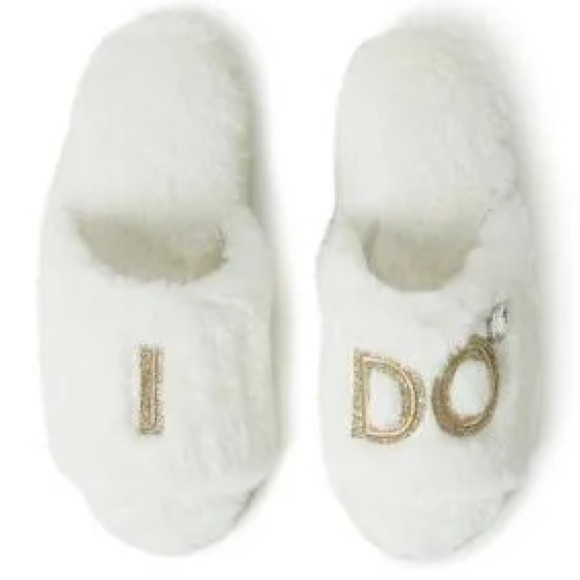 dearfoams Shoes - Dearfoams bridal White Fuzzy slide Slippers with Gold 'I DO' ring large 8-10